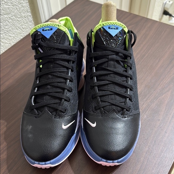 Lebron XIX Low 
Black/Ghost Green Purple Pulse - Picture 1 of 6